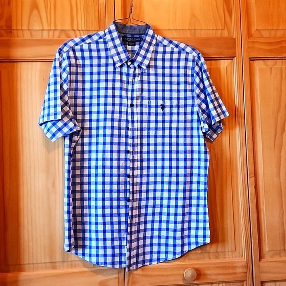 Short sleeve button down shirt